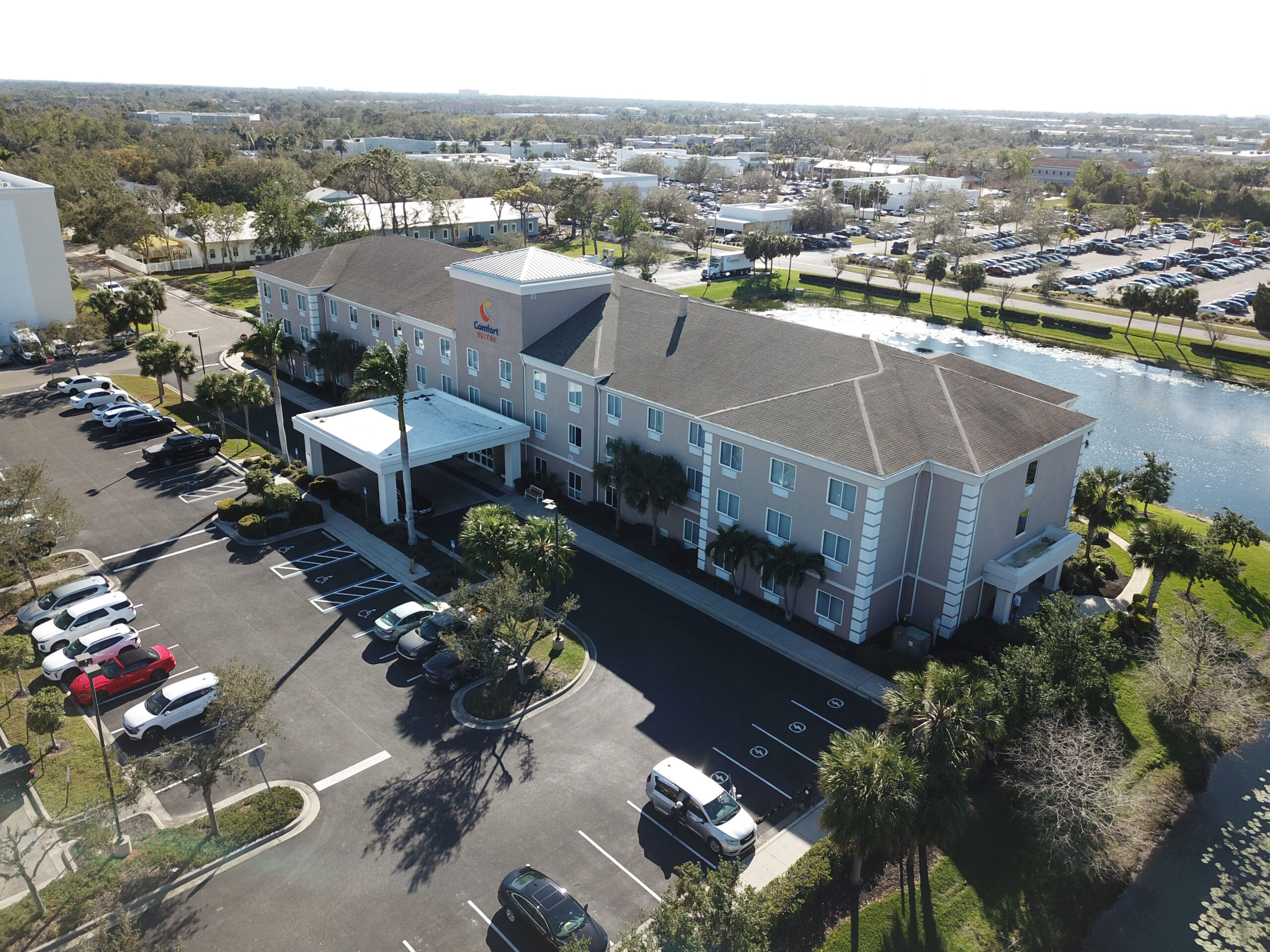 Marcus & Millichap Brokers Sale of Comfort Suites Sarasota Siesta Key